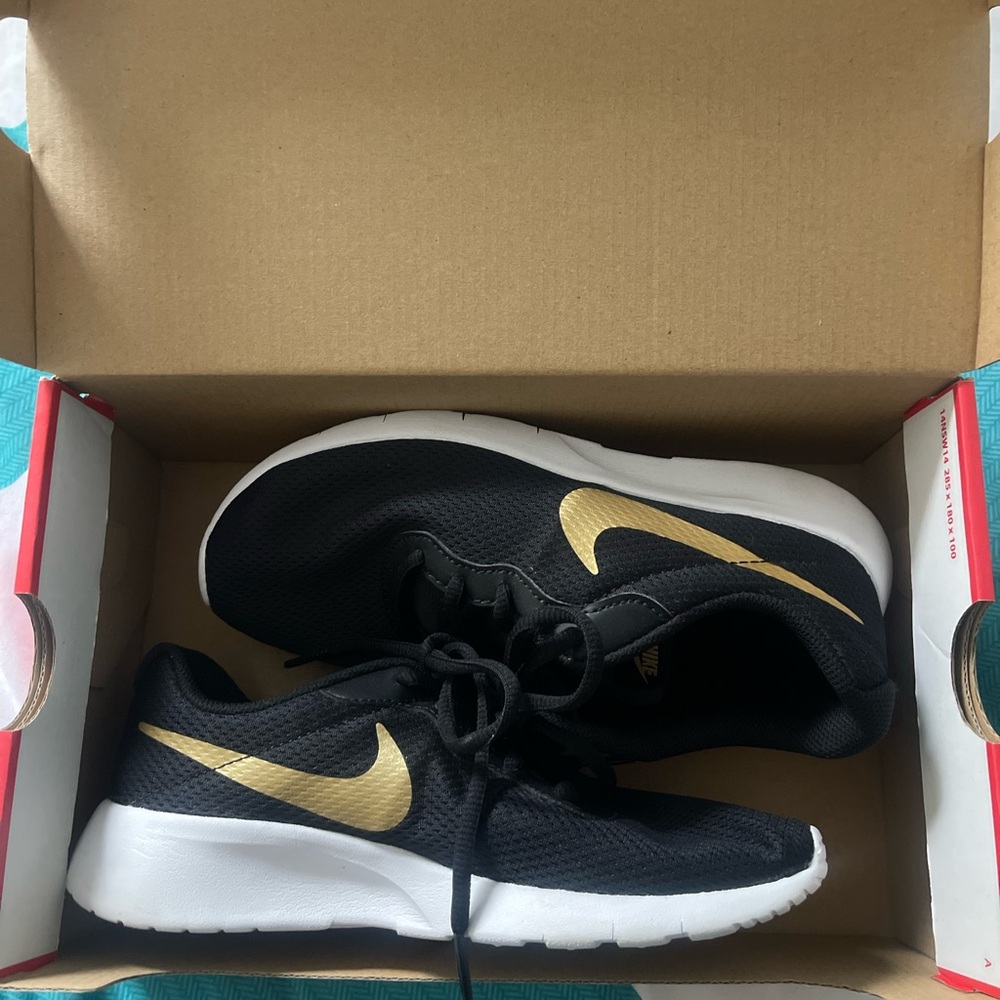 NIKE TANJUN (GS)